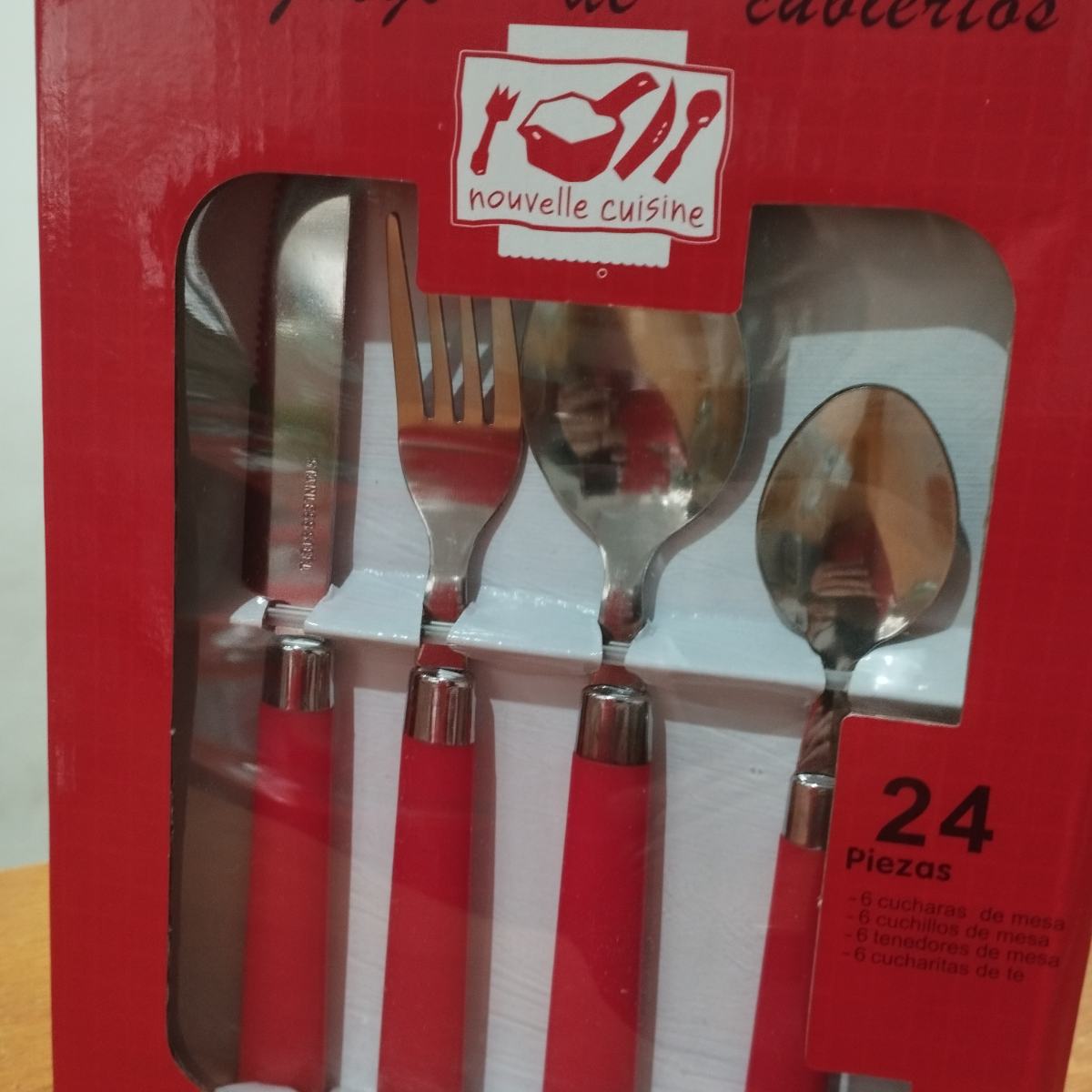 Juego x 24 Cubiertos Rojos Cuisine